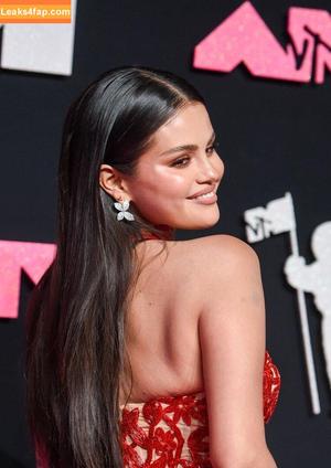Selena Gomez photo #4299