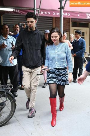 Selena Gomez photo #4325