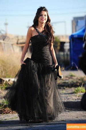 Selena Gomez photo #4377