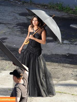 Selena Gomez photo #4382
