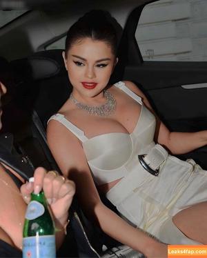 Selena Gomez photo #4419