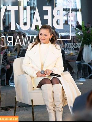Selena Gomez photo #4521