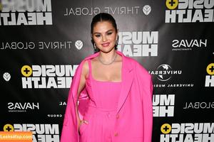 Selena Gomez photo #4548