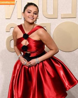 Selena Gomez photo #4583