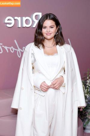 Selena Gomez photo #4608