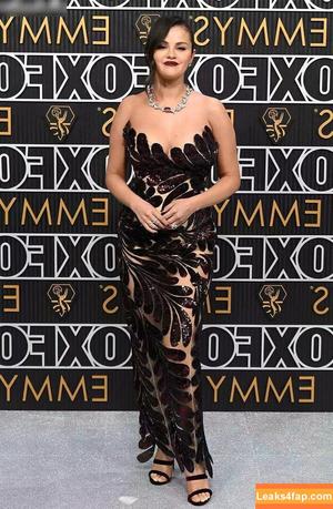 Selena Gomez photo #4624