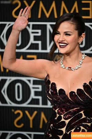 Selena Gomez photo #4628