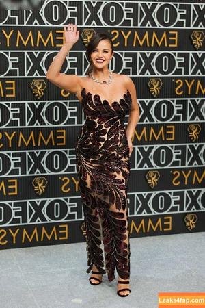 Selena Gomez photo #4643