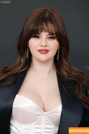 Selena Gomez photo #4669