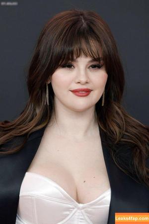 Selena Gomez photo #4675