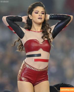 Selena Gomez photo #4776