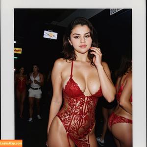 Selena Gomez photo #4919