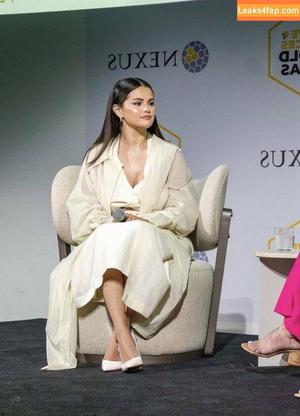 Selena Gomez photo #4973