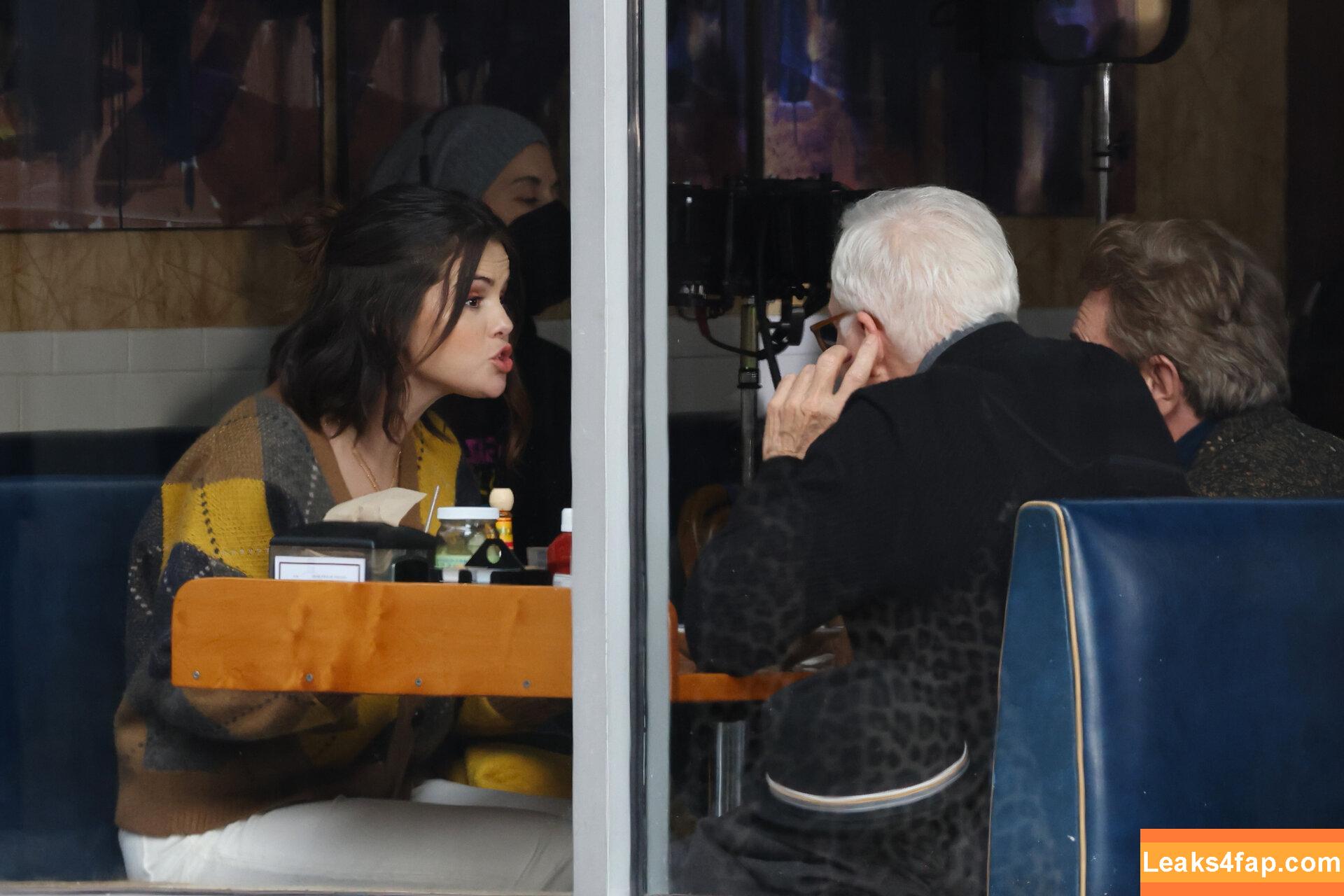 Selena Gomez / Selena / https: / selena.gomez / selenagomez leaked photo photo #5044