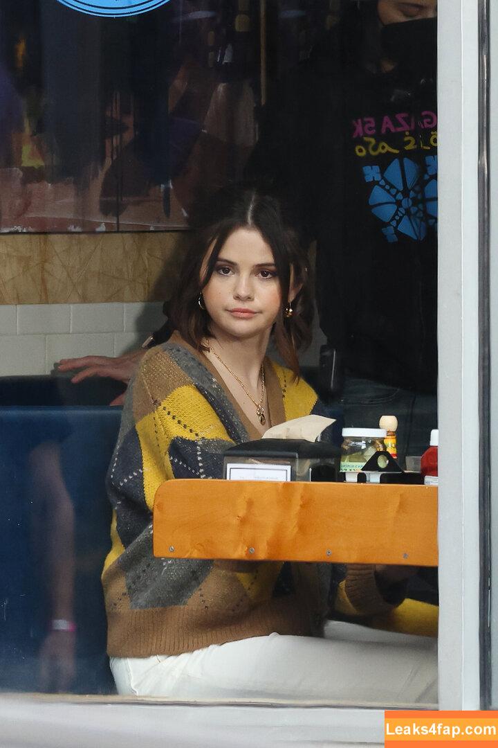 Selena Gomez / Selena / https: / selena.gomez / selenagomez leaked photo photo #5046