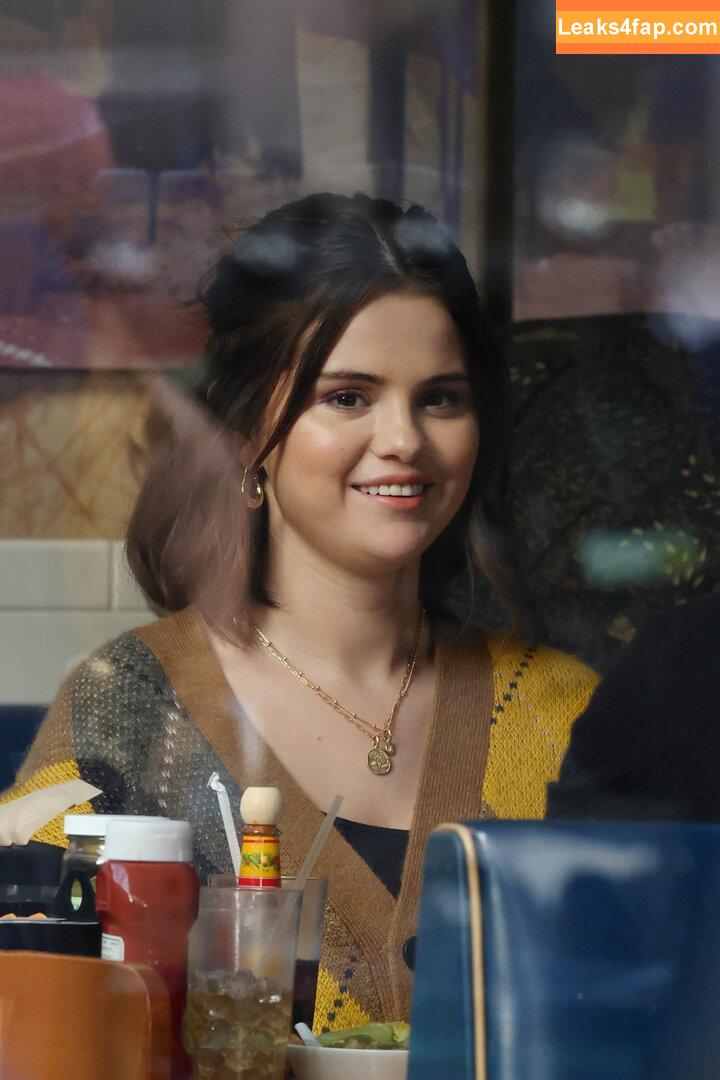 Selena Gomez / Selena / https: / selena.gomez / selenagomez leaked photo photo #5053