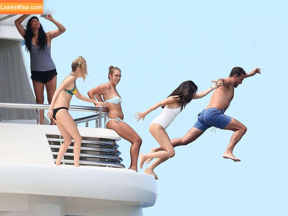 Selena Gomez / Selena / https: / selena.gomez / selenagomez leaked photo photo #5068