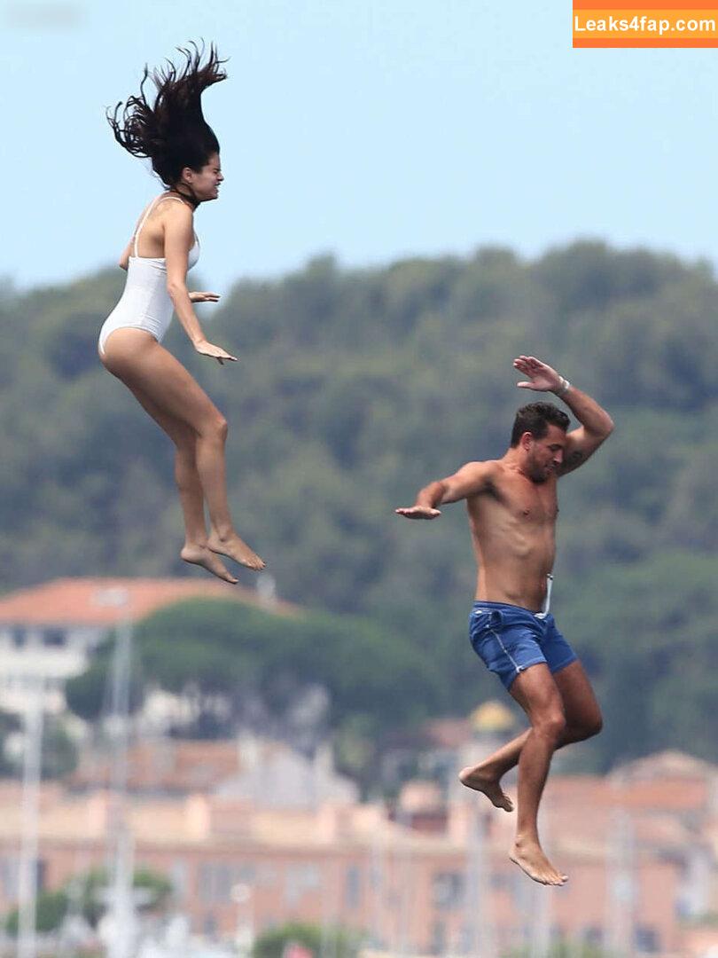 Selena Gomez / Selena / https: / selena.gomez / selenagomez leaked photo photo #5069