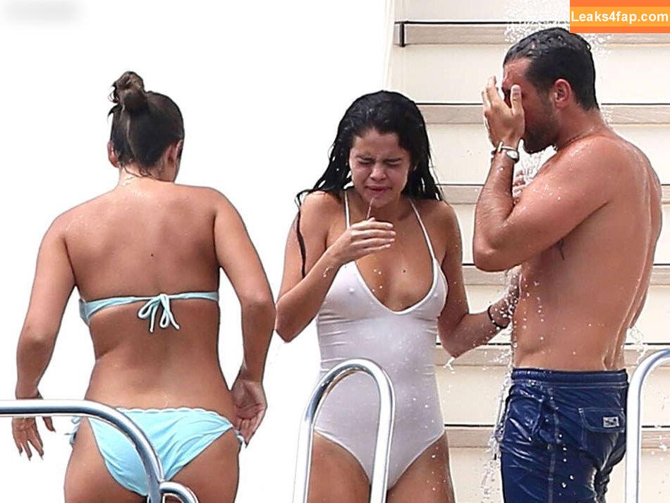Selena Gomez / Selena / https: / selena.gomez / selenagomez leaked photo photo #5070