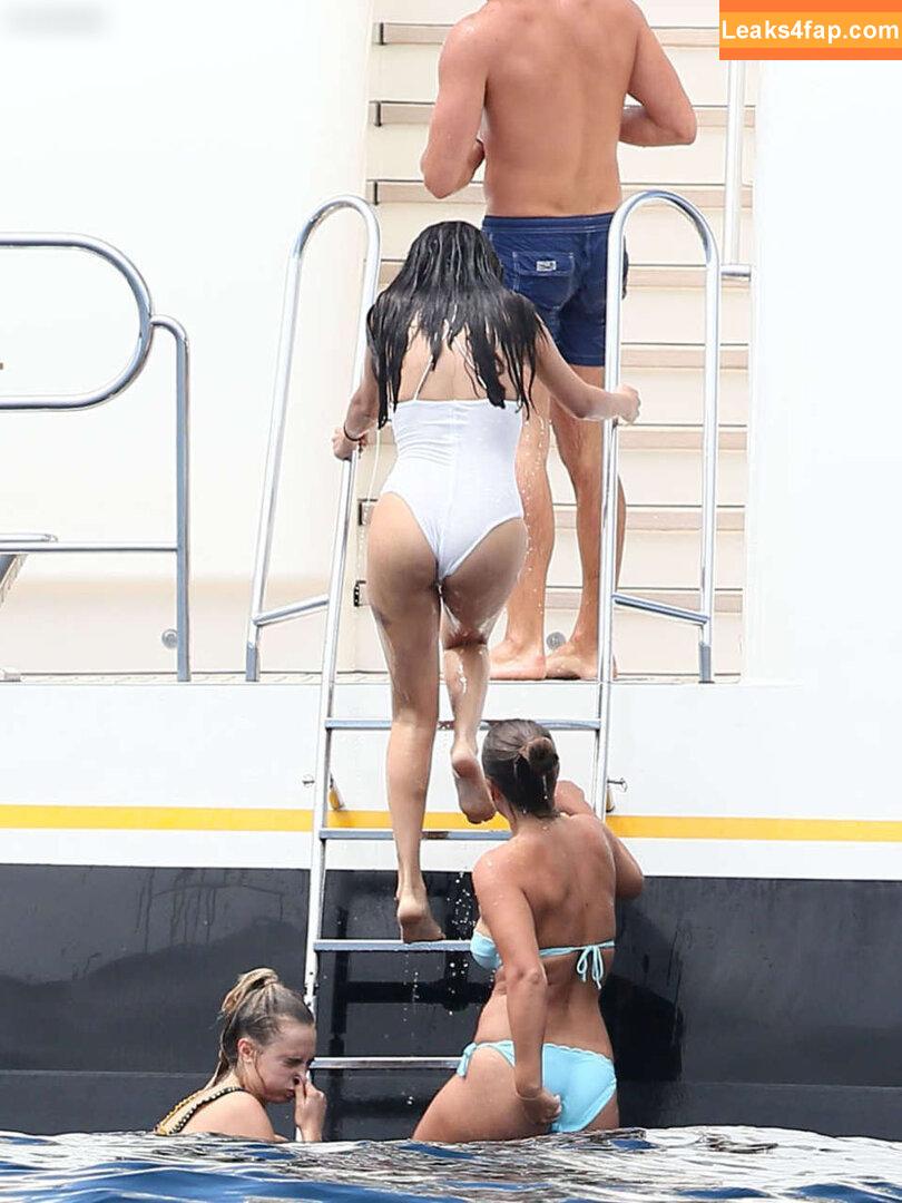 Selena Gomez / Selena / https: / selena.gomez / selenagomez leaked photo photo #5076