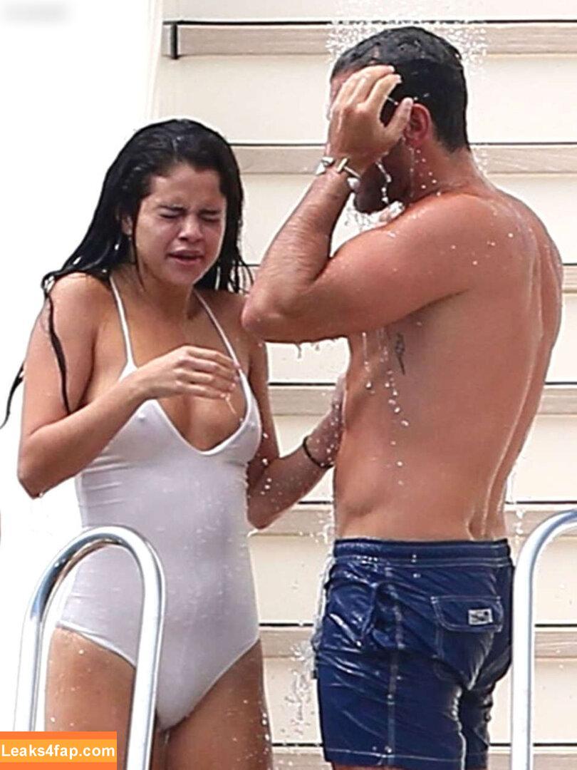 Selena Gomez / Selena / https: / selena.gomez / selenagomez leaked photo photo #5083