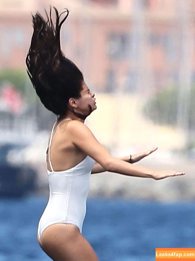 Selena Gomez / Selena / https: / selena.gomez / selenagomez leaked photo photo #5084
