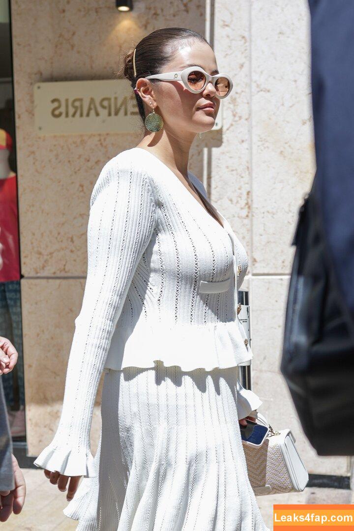 Selena Gomez / Selena / https: / selena.gomez / selenagomez leaked photo photo #5122