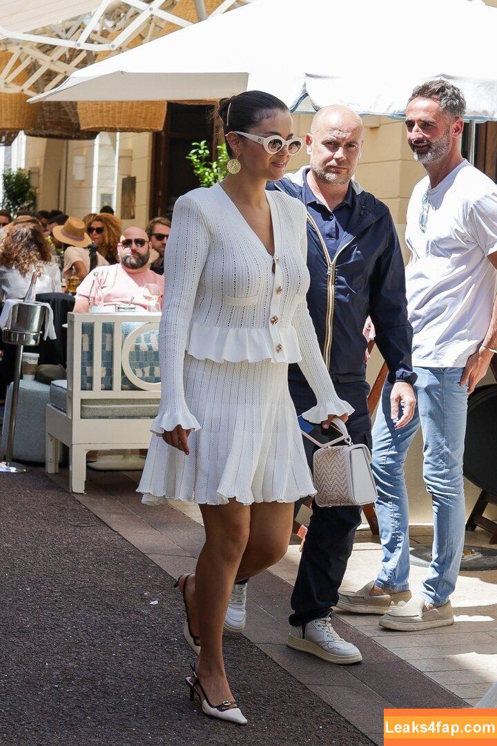 Selena Gomez / Selena / https: / selena.gomez / selenagomez leaked photo photo #5123