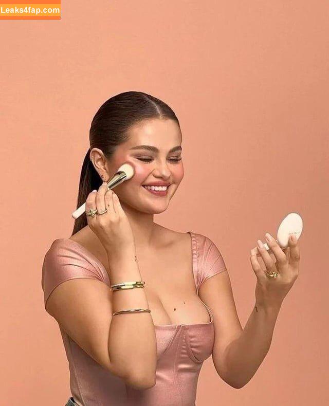 Selena Gomez / Selena / https: / selena.gomez / selenagomez leaked photo photo #5170