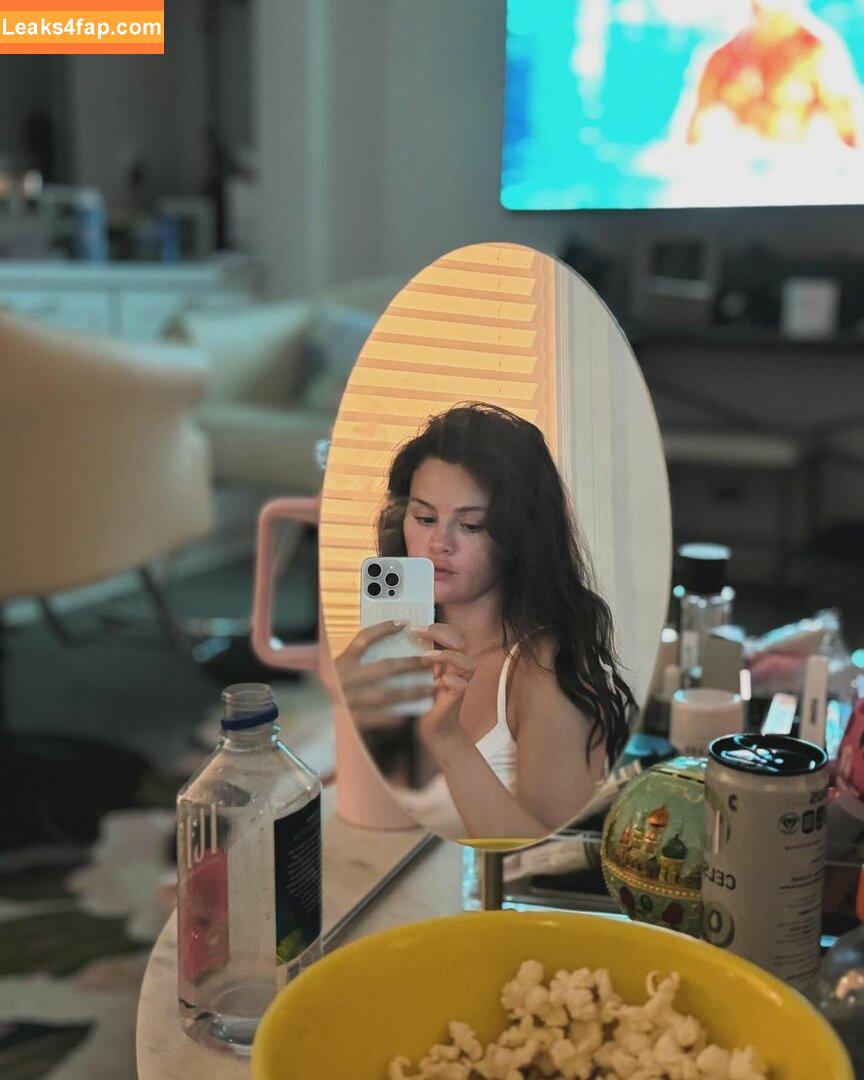 Selena Gomez / Selena / https: / selena.gomez / selenagomez leaked photo photo #5218