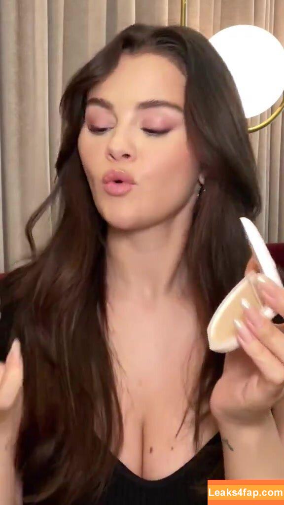 Selena Gomez / Selena / https: / selena.gomez / selenagomez leaked photo photo #5221