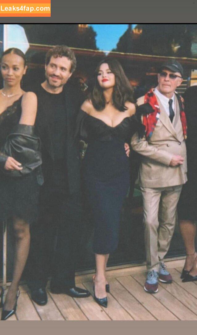 Selena Gomez / Selena / https: / selena.gomez / selenagomez leaked photo photo #5297
