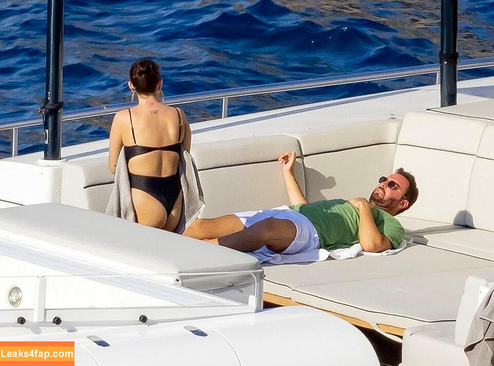 Selena Gomez / Selena / https: / selena.gomez / selenagomez leaked photo photo #5303