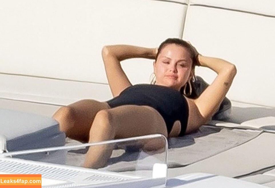 Selena Gomez / Selena / https: / selena.gomez / selenagomez leaked photo photo #5305