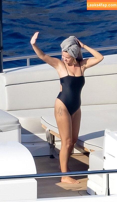 Selena Gomez / Selena / https: / selena.gomez / selenagomez leaked photo photo #5315