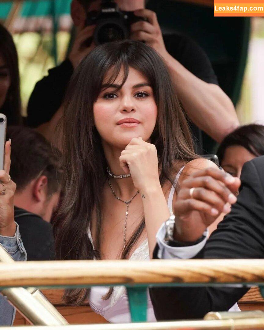 Selena Gomez / Selena / https: / selena.gomez / selenagomez leaked photo photo #5421