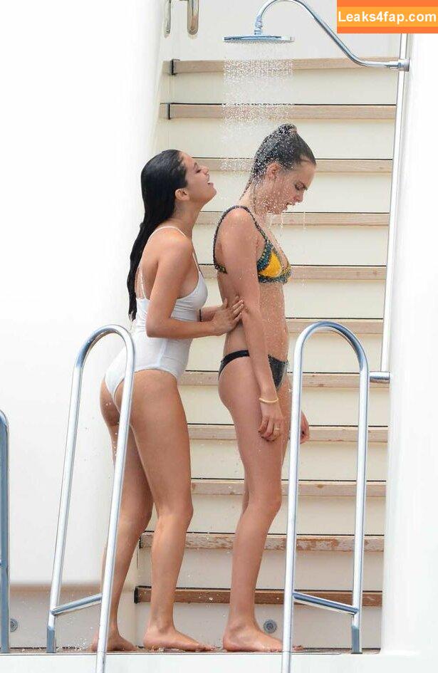 Selena Gomez / Selena / https: / selena.gomez / selenagomez leaked photo photo #5435