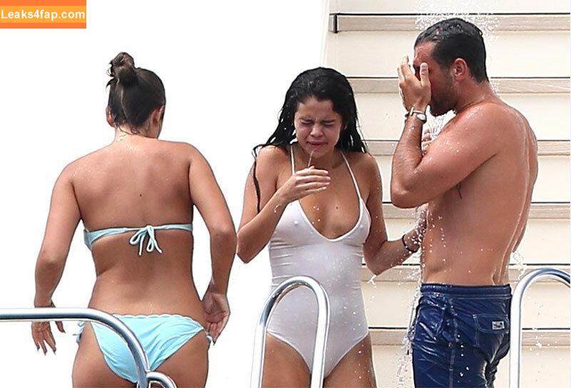 Selena Gomez / Selena / https: / selena.gomez / selenagomez leaked photo photo #5437
