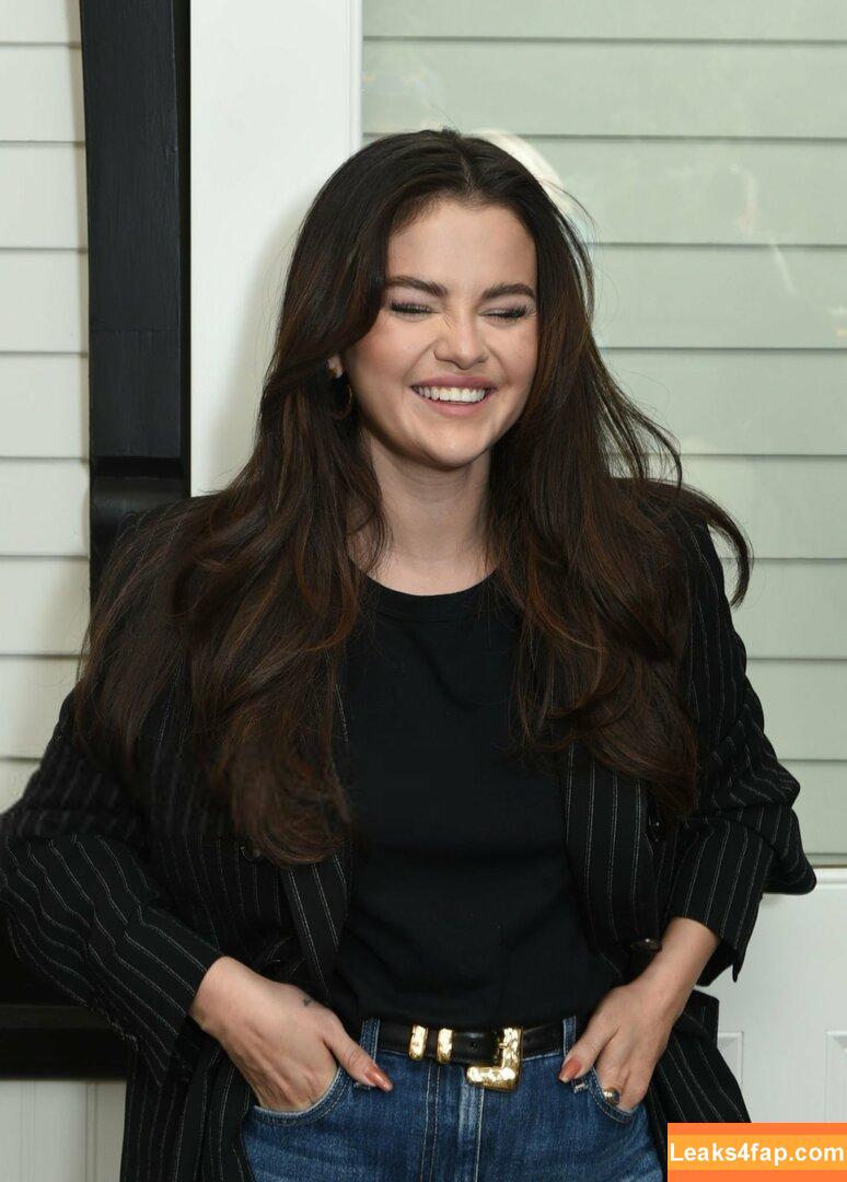 Selena Gomez / Selena / https: / selena.gomez / selenagomez leaked photo photo #5443