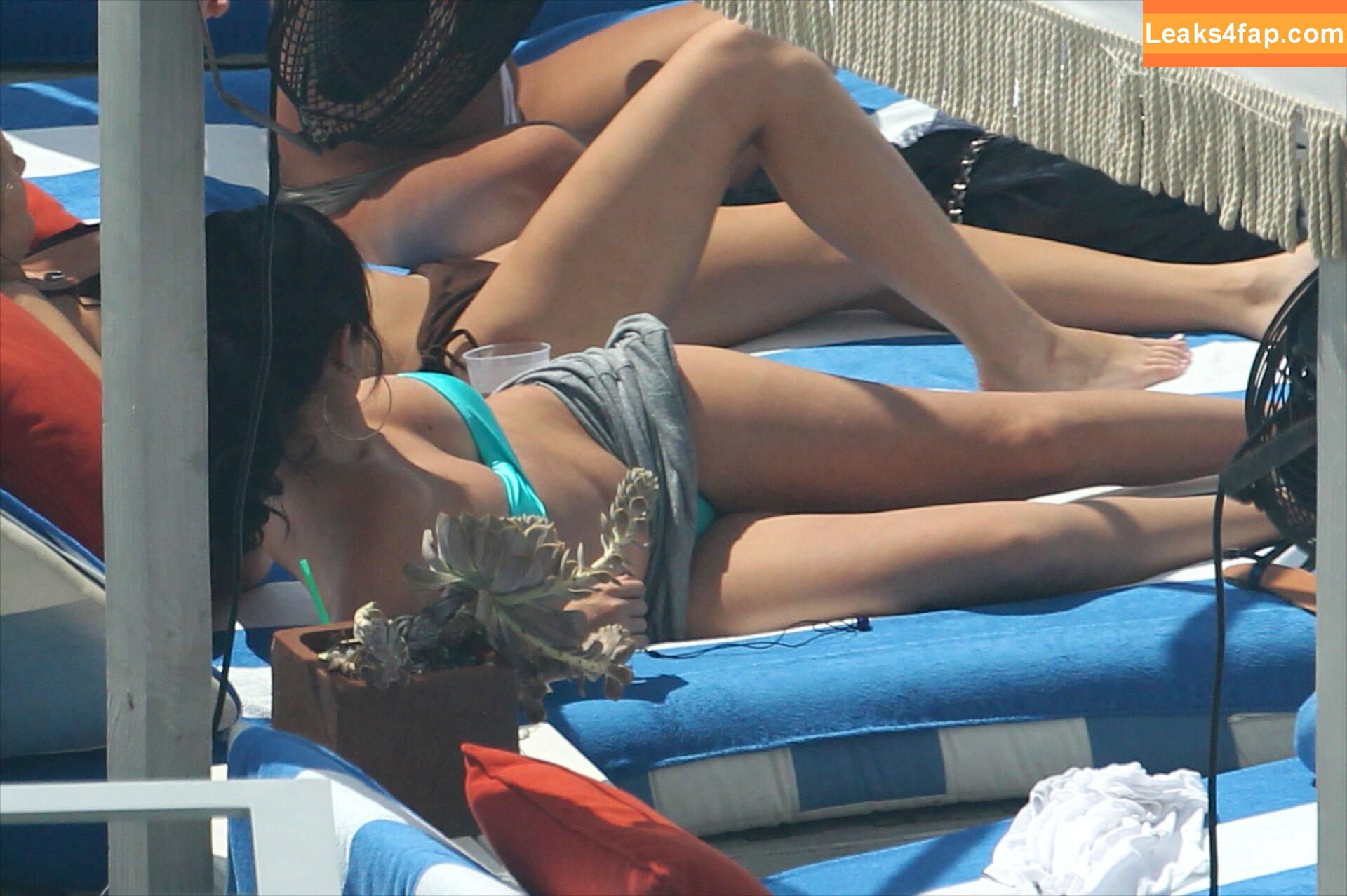 Selena Gomez / Selena / https: / selena.gomez / selenagomez leaked photo photo #5495