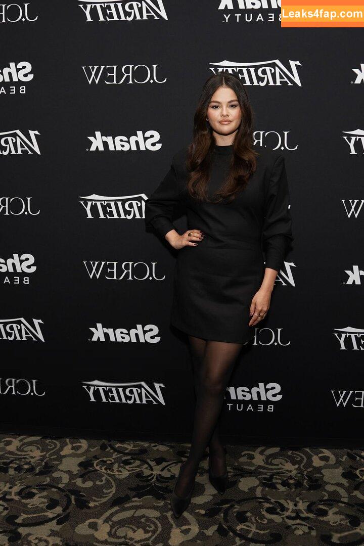 Selena Gomez / Selena / https: / selena.gomez / selenagomez leaked photo photo #5600