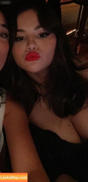 Selena Gomez photo #5022