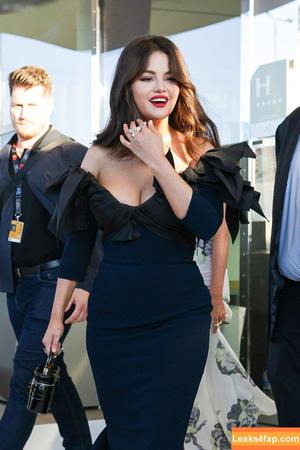 Selena Gomez photo #5034
