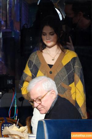 Selena Gomez photo #5039
