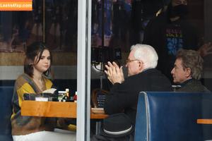 Selena Gomez photo #5045
