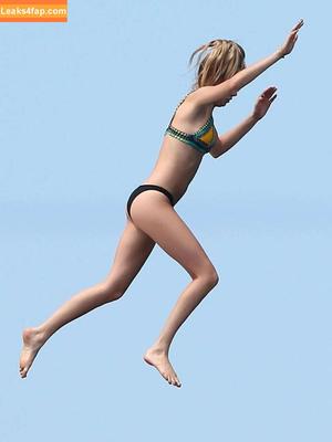 Selena Gomez photo #5077