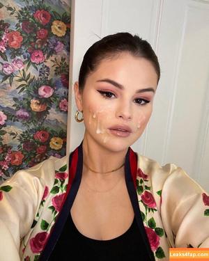 Selena Gomez photo #5137
