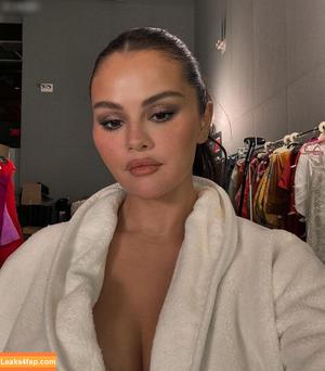 Selena Gomez photo #5154