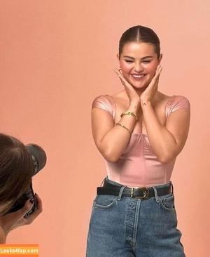 Selena Gomez photo #5172