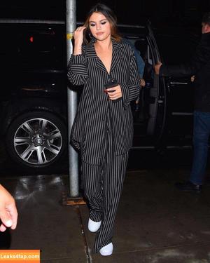 Selena Gomez photo #5417